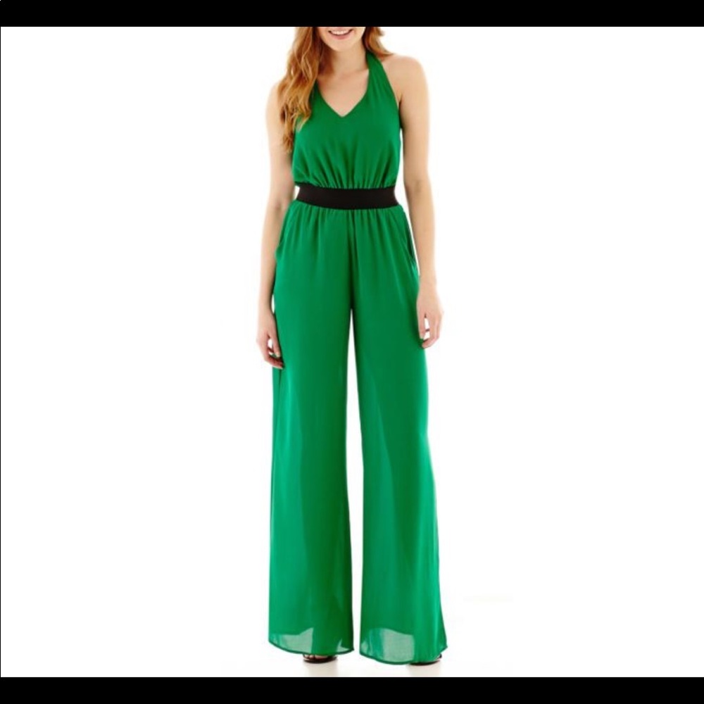 XOXO
Juniors Solid V-Neck Jumpsuit